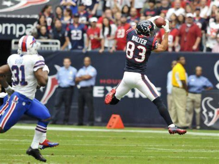 A throwback Andre Johnson breaks a cornerback's knee, refuses to let