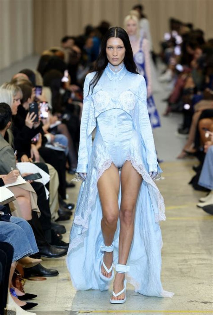 Bella Hadid Model outfit, Bella hadid body, Gigi hadid body