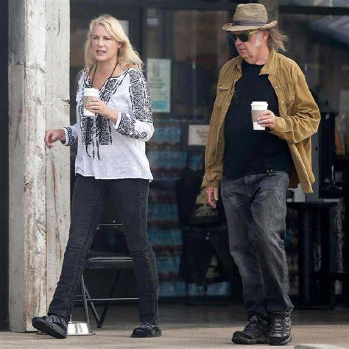 Did Neil Young and Daryl Hannah just get married in secret? Extra.ie