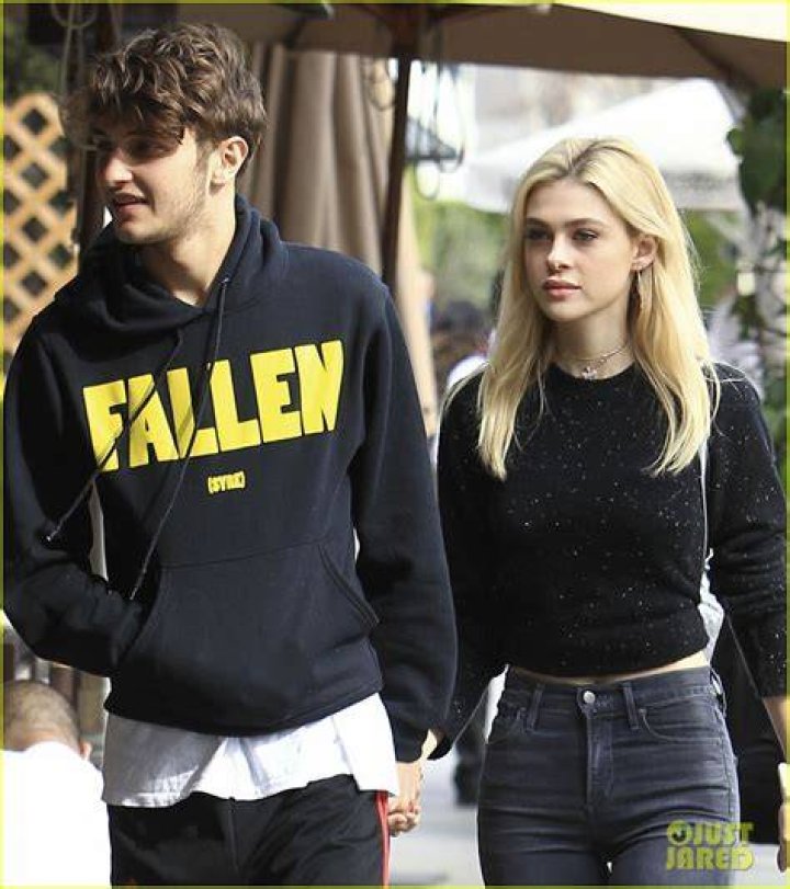 Nicola Peltz Is Dating Gigi Hadid's Younger Brother Anwar! Photo