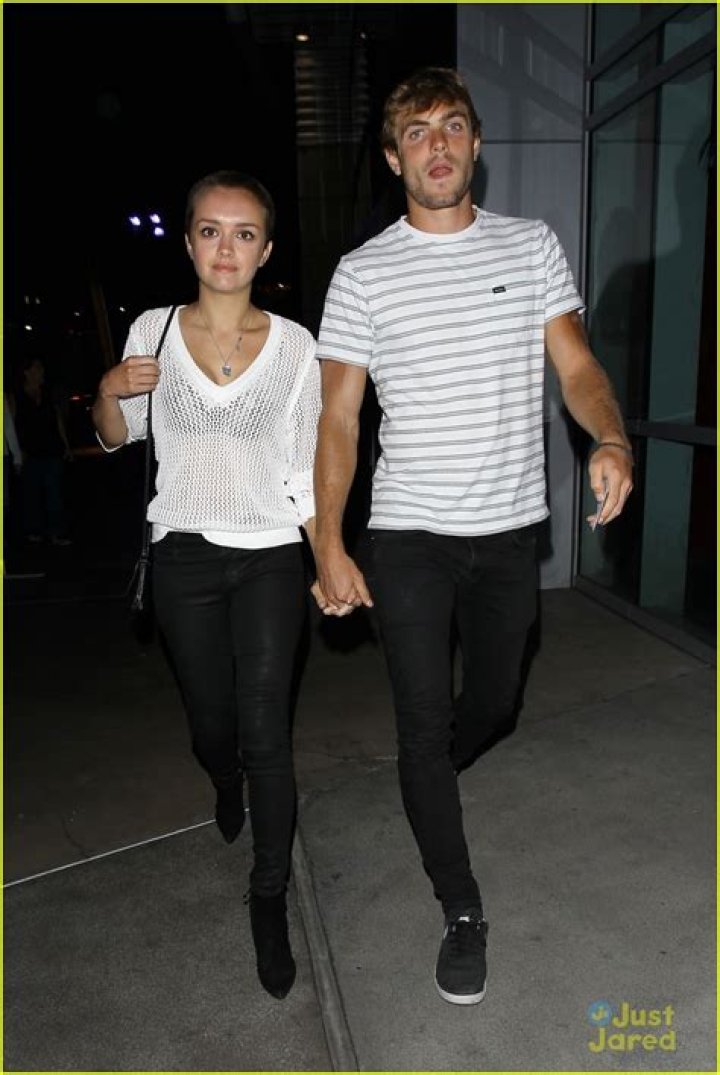 Olivia Cooke Holds Hands with Mystery Boyfriend at Ed Sheeran Concert