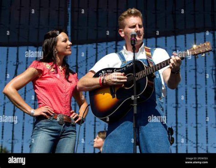 Rory Feek To Perform For The First Time Since Wife's Death